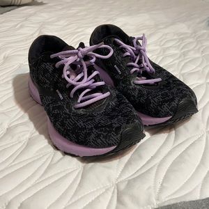 Brooks launch 6, size 7.5, lavender and cheetah